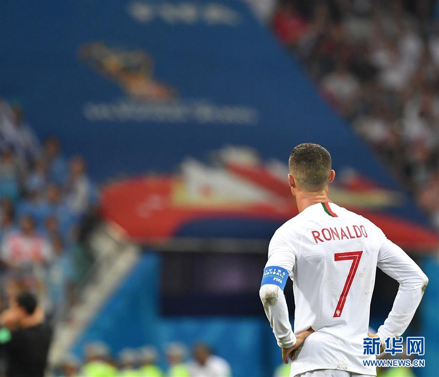 关于足球巨星表现抢眼，全力拼搏无畏的信息